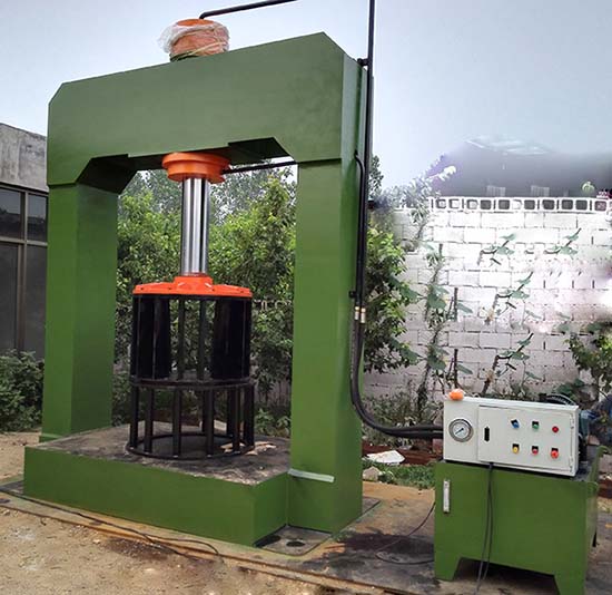 枣庄力邦机械生产的400t龙门液压机