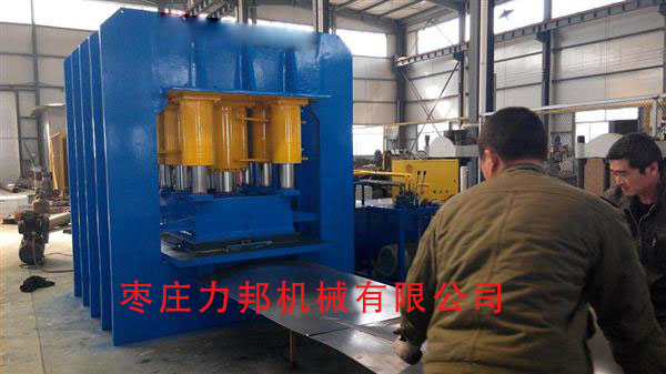 枣庄力邦机械800t油压机应用在防盗门压花成型工艺中