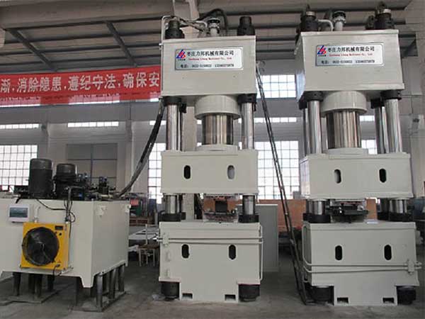 枣庄力邦机械生产的粉末成型液压机